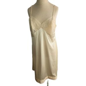 Vintage Full Slip Size‎ 40 Beige Lace Nylon Lingerie Adjustable Straps Nightgown